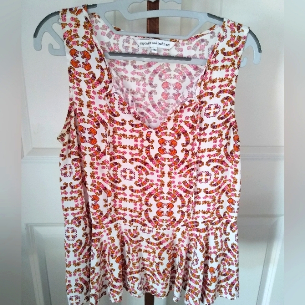 🎉 Cupcakes and Cashmere Blouse, Side Medium, Great Condition.